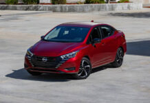 Nissan Versa del 2024, un auto simple para la conducción rutinaria