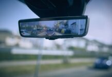 Sigue revisando el espejo retrovisor para evitar daños a tu vehículo