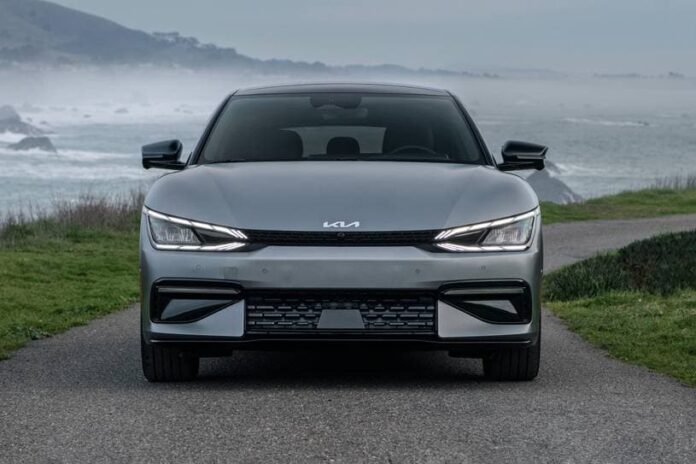 2022_kia_ev6_4dr-suv_gt-line_f_oem_1_815x543.jpg