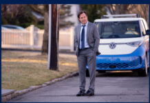 El Volkswagen ID. Buzz llega a la gran pantalla en “¿Está encendida esta cosa?”, de Bradley Cooper