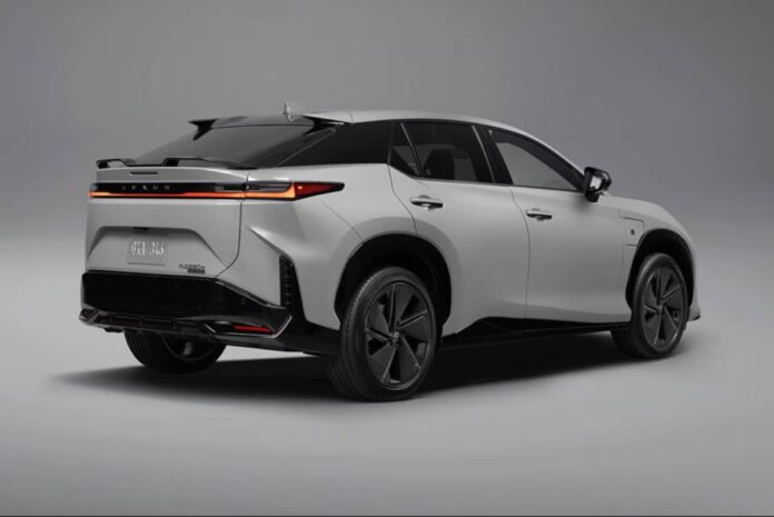 lexus-2.jpg