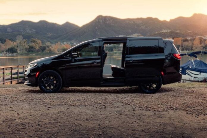 2021_chrysler_pacifica_passenger-minivan_limited_s_oem_2_815.jpg